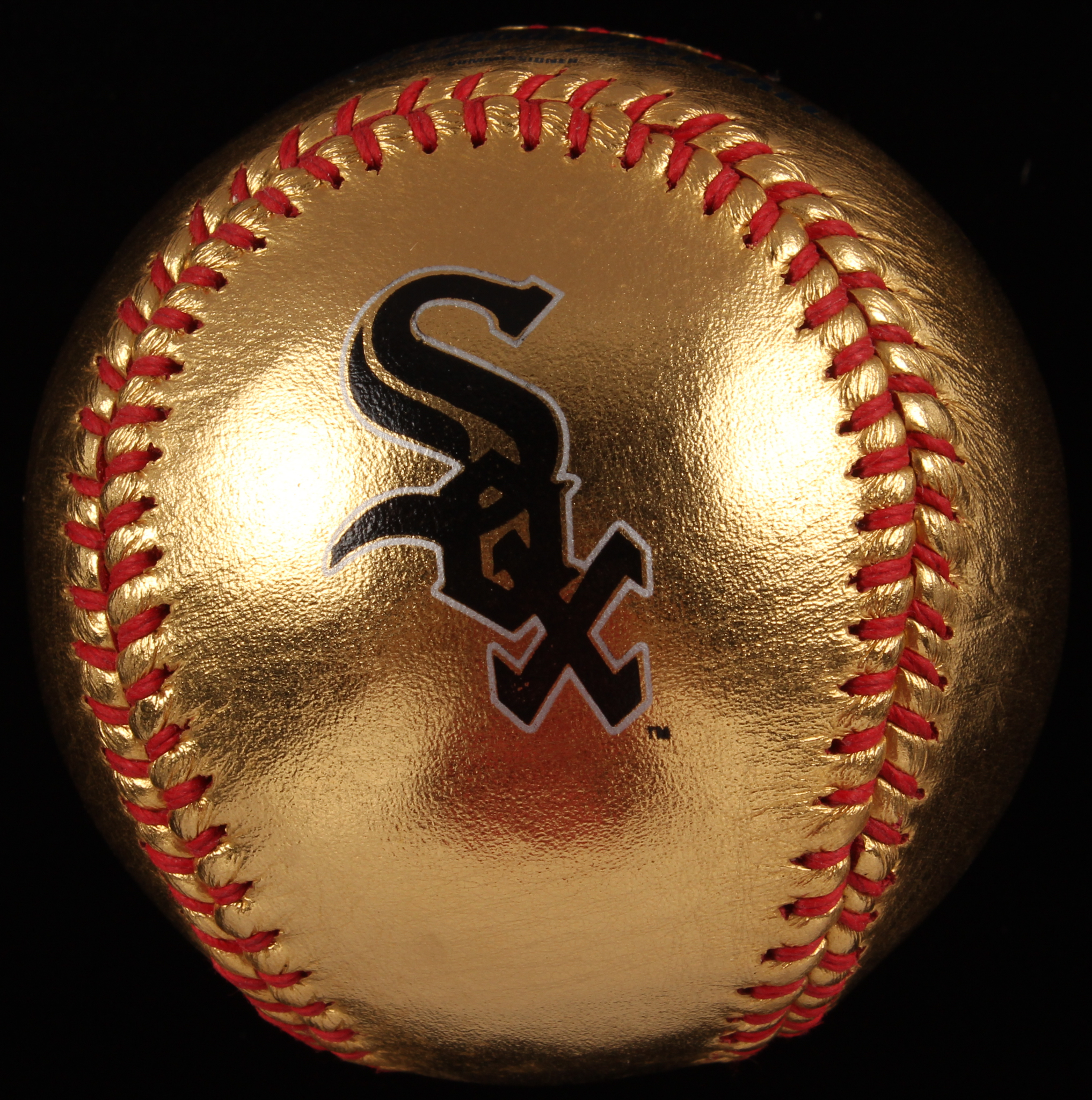 White Sox Logo 24KT Gold Baseball with High Quality Display Case at PristineAuction.com White Sox Logo 24KT Gold Baseball with High Quality Display Case at PristineAuction.com