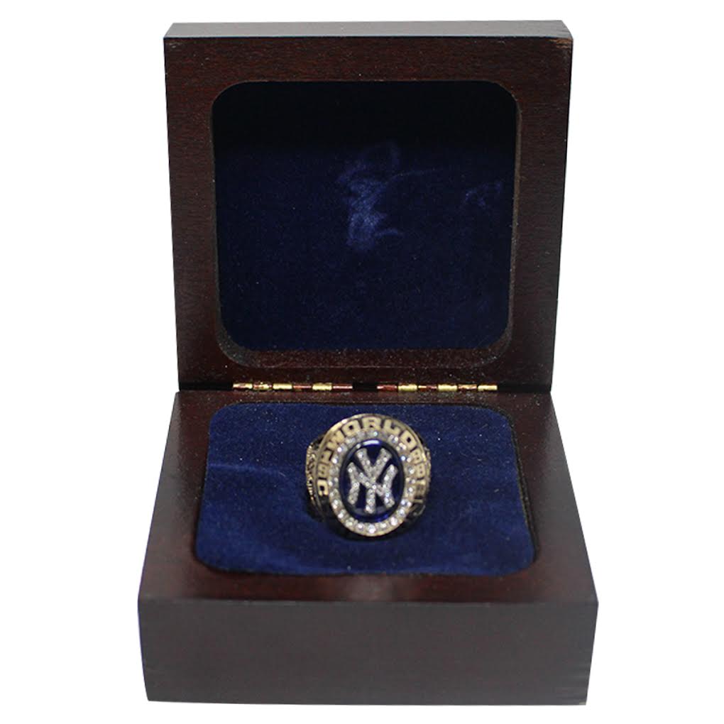 Authentic New York Yankees 1998 World Series Championship Ring at PristineAuction.com Authentic New York Yankees 1998 World Series Championship Ring at PristineAuction.com