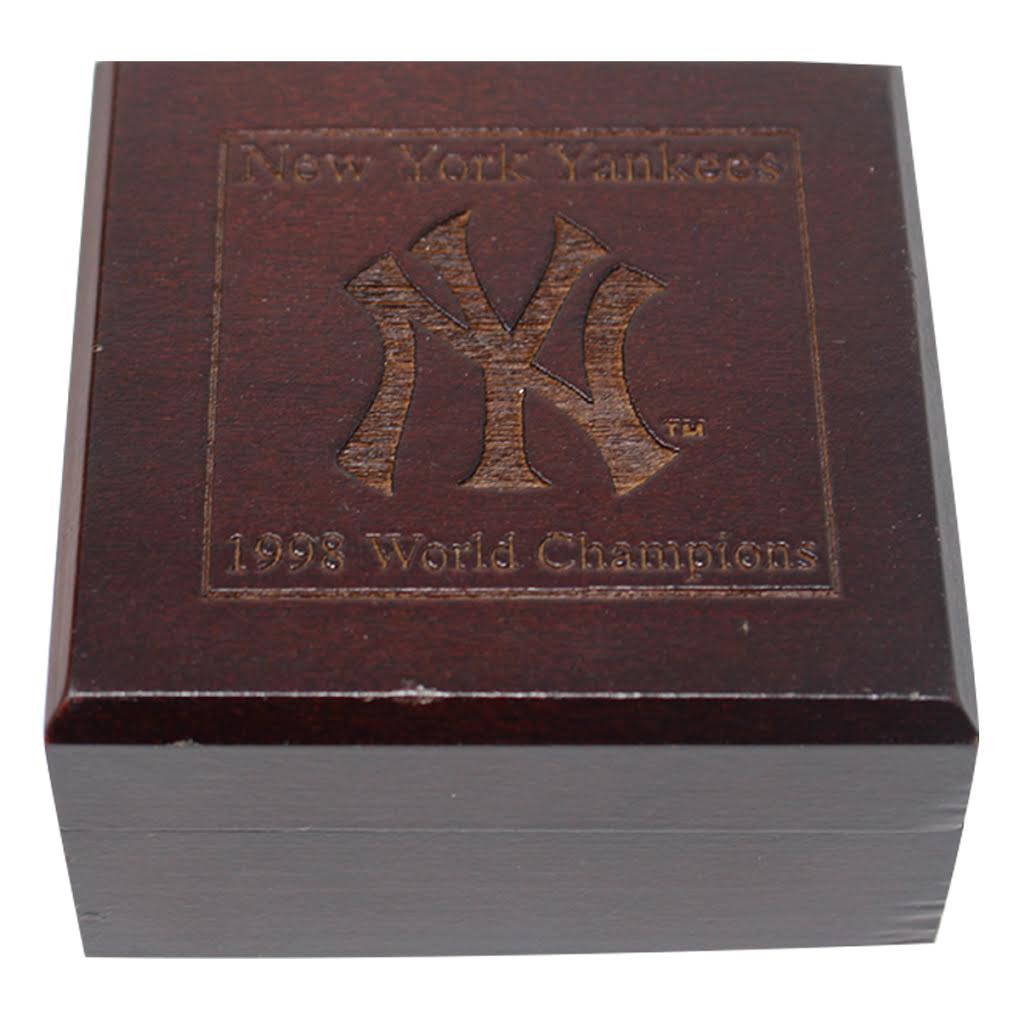 Authentic New York Yankees 1998 World Series Championship Ring at PristineAuction.com Authentic New York Yankees 1998 World Series Championship Ring at PristineAuction.com