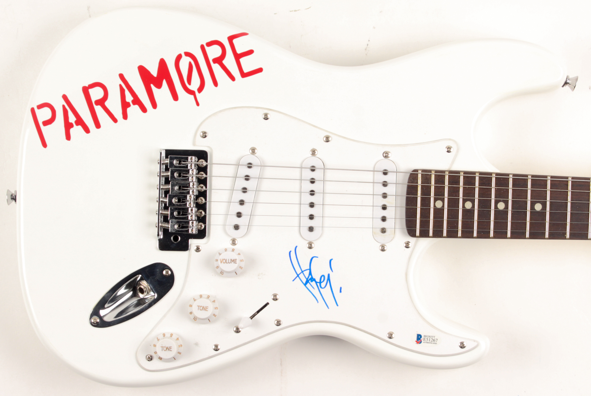 Hayley Williams Signed Full-Size Electric Guitar (Beckett COA) at PristineAuction.com Hayley Williams Signed Full-Size Electric Guitar (Beckett COA) at PristineAuction.com