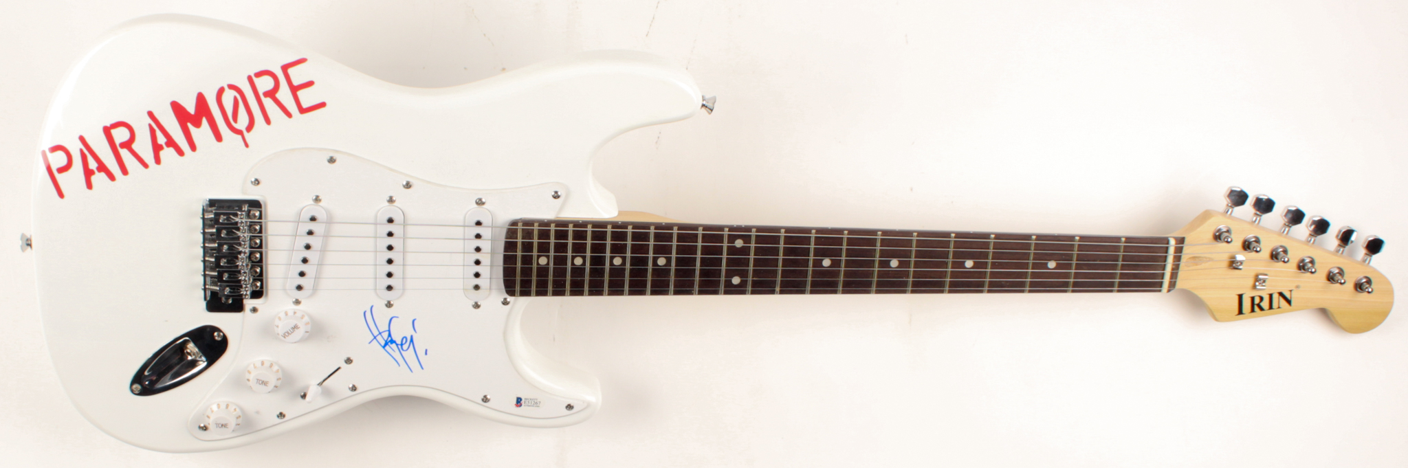 Hayley Williams Signed Full-Size Electric Guitar (Beckett COA) at PristineAuction.com Hayley Williams Signed Full-Size Electric Guitar (Beckett COA) at PristineAuction.com