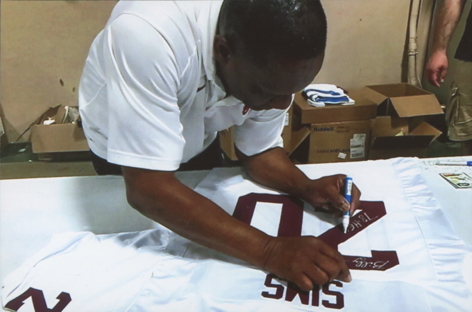 Billy Sims Signed Oklahoma Sooners Jersey Inscribed "78 Heisman" (Gridiron Legends Hologram) at PristineAuction.com Billy Sims Signed Oklahoma Sooners Jersey Inscribed "78 Heisman" (Gridiron Legends Hologram) at PristineAuction.com