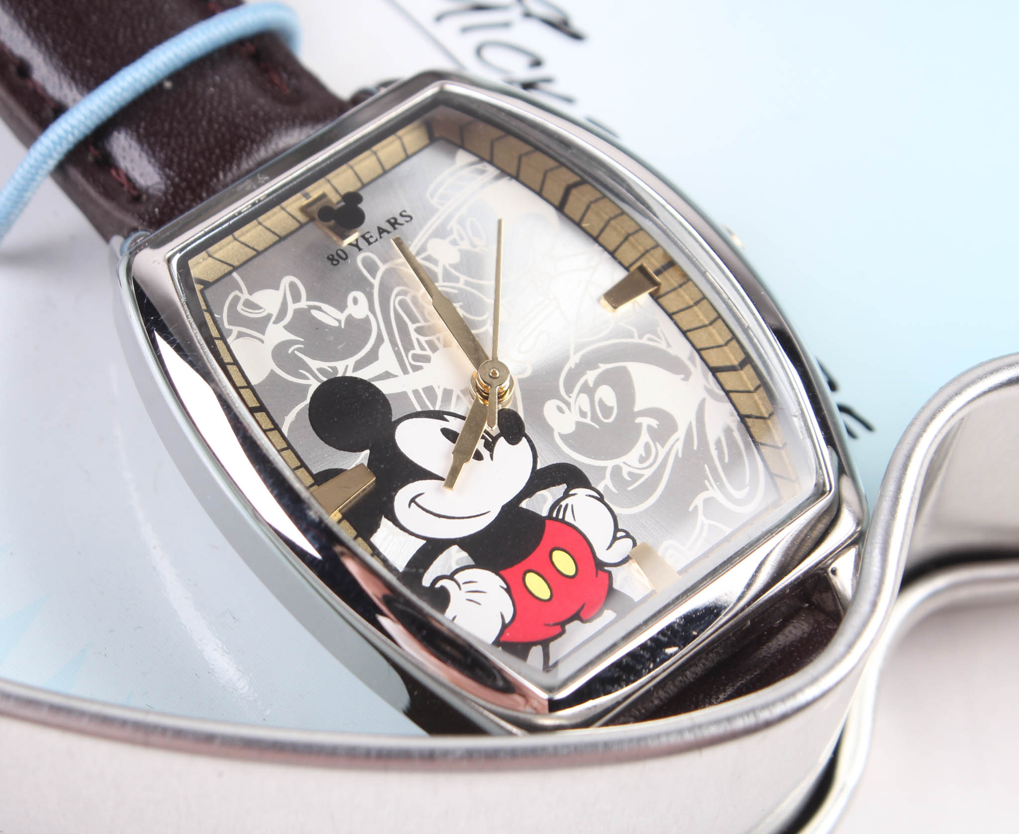 Vintage Disney Mickey Mouse Watch at PristineAuction.com Vintage Disney Mickey Mouse Watch at PristineAuction.com