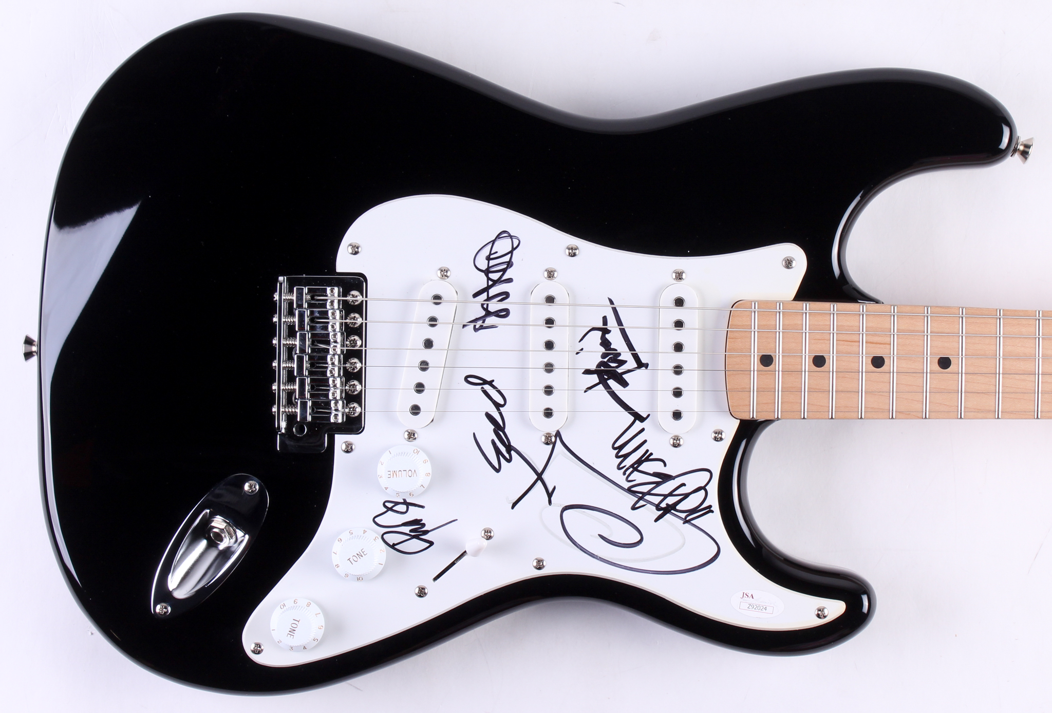 Full-Size Fender Electric Guitar Signed by (5) with Chester Bennington, Rob Bourdon, Mike Shinoda, Joe Hahn (JSA LOA) at PristineAuction.com Full-Size Fender Electric Guitar Signed by (5) with Chester Bennington, Rob Bourdon, Mike Shinoda, Joe Hahn (JSA LOA) at PristineAuction.com
