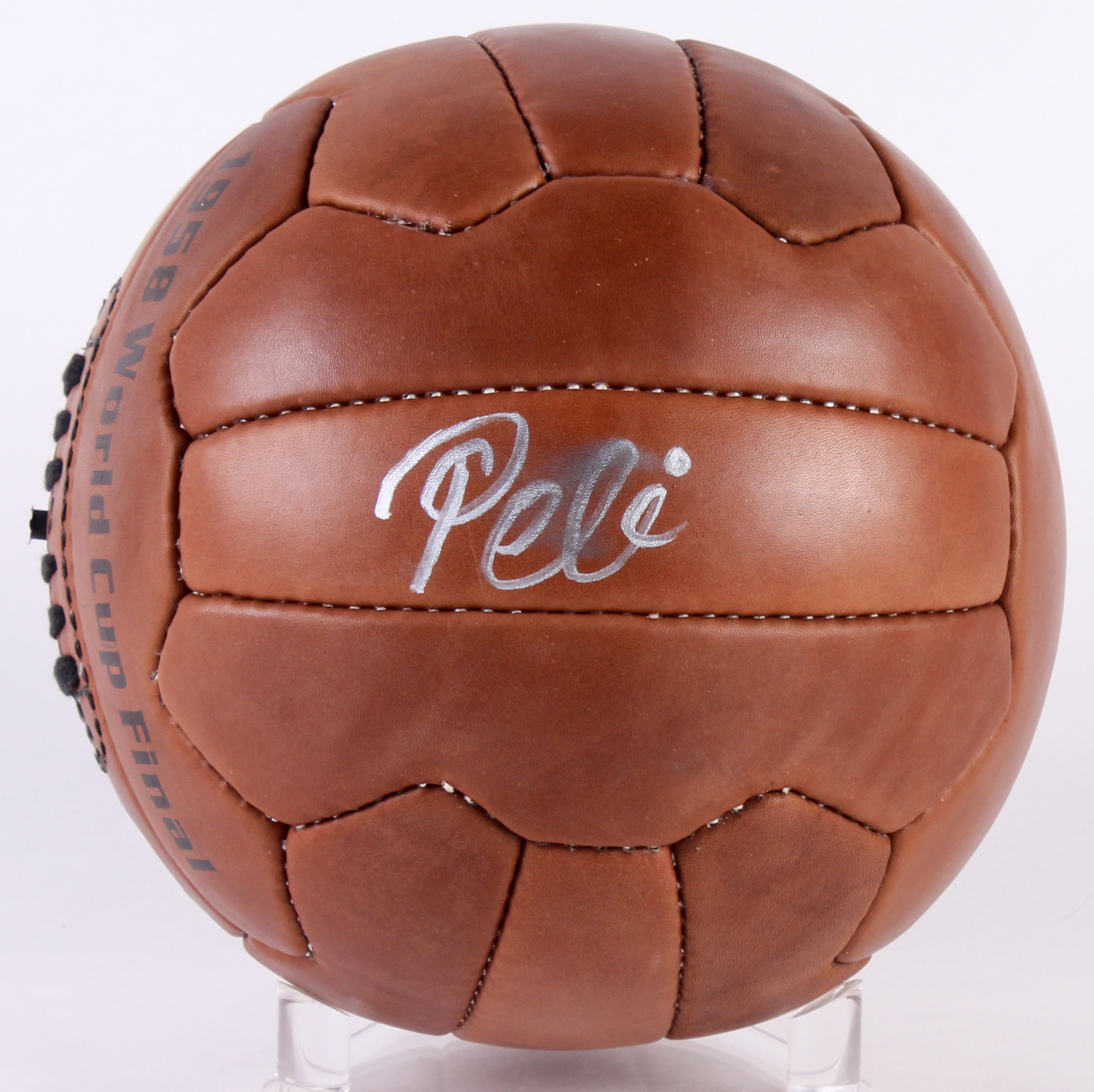 Pele Signed Leather Soccer Ball (PSA Hologram) at PristineAuction.com Pele Signed Leather Soccer Ball (PSA Hologram) at PristineAuction.com