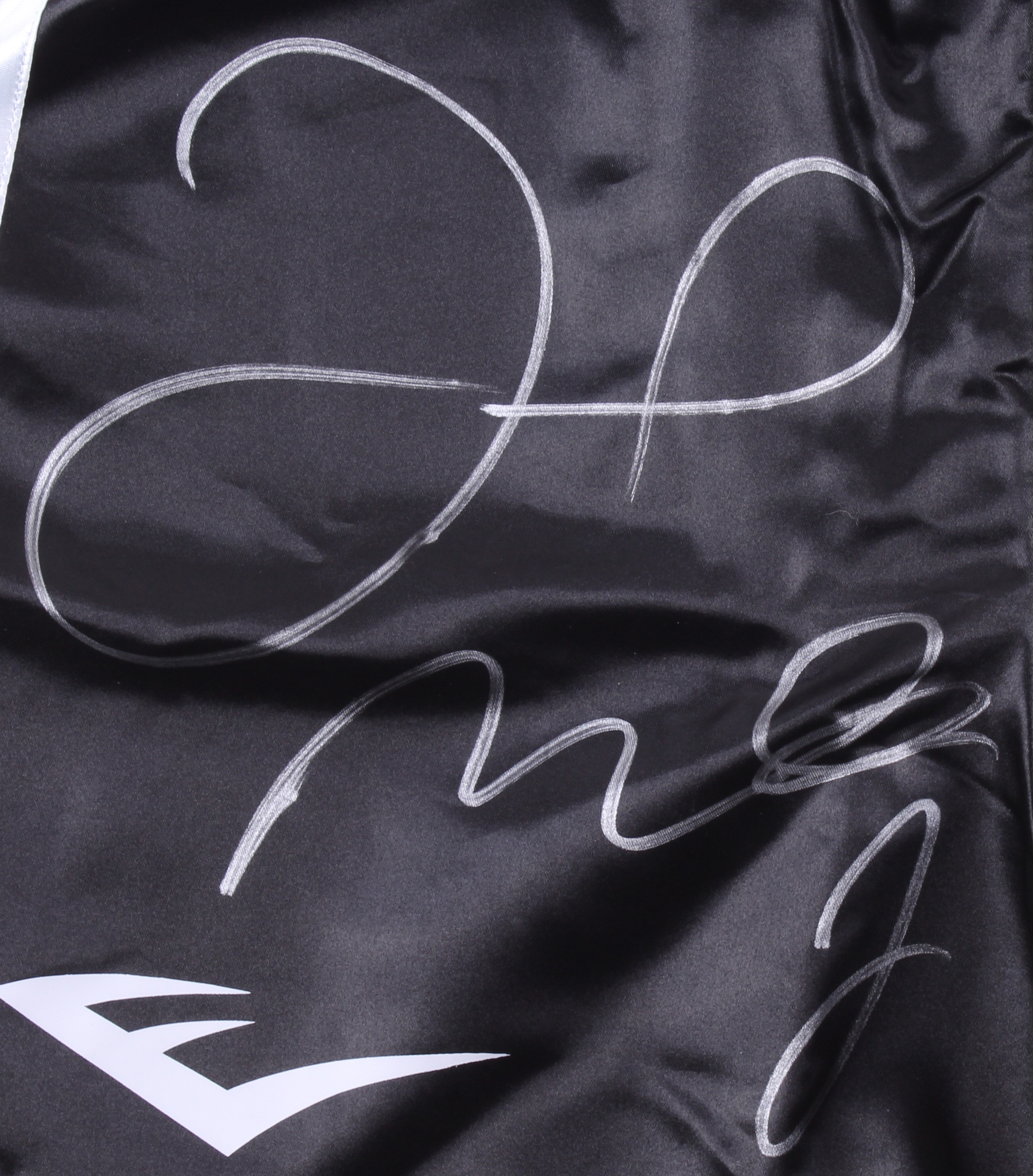 Floyd Mayweather Jr. Signed Everlast Boxing Trunks (Beckett COA) at PristineAuction.com Floyd Mayweather Jr. Signed Everlast Boxing Trunks (Beckett COA) at PristineAuction.com