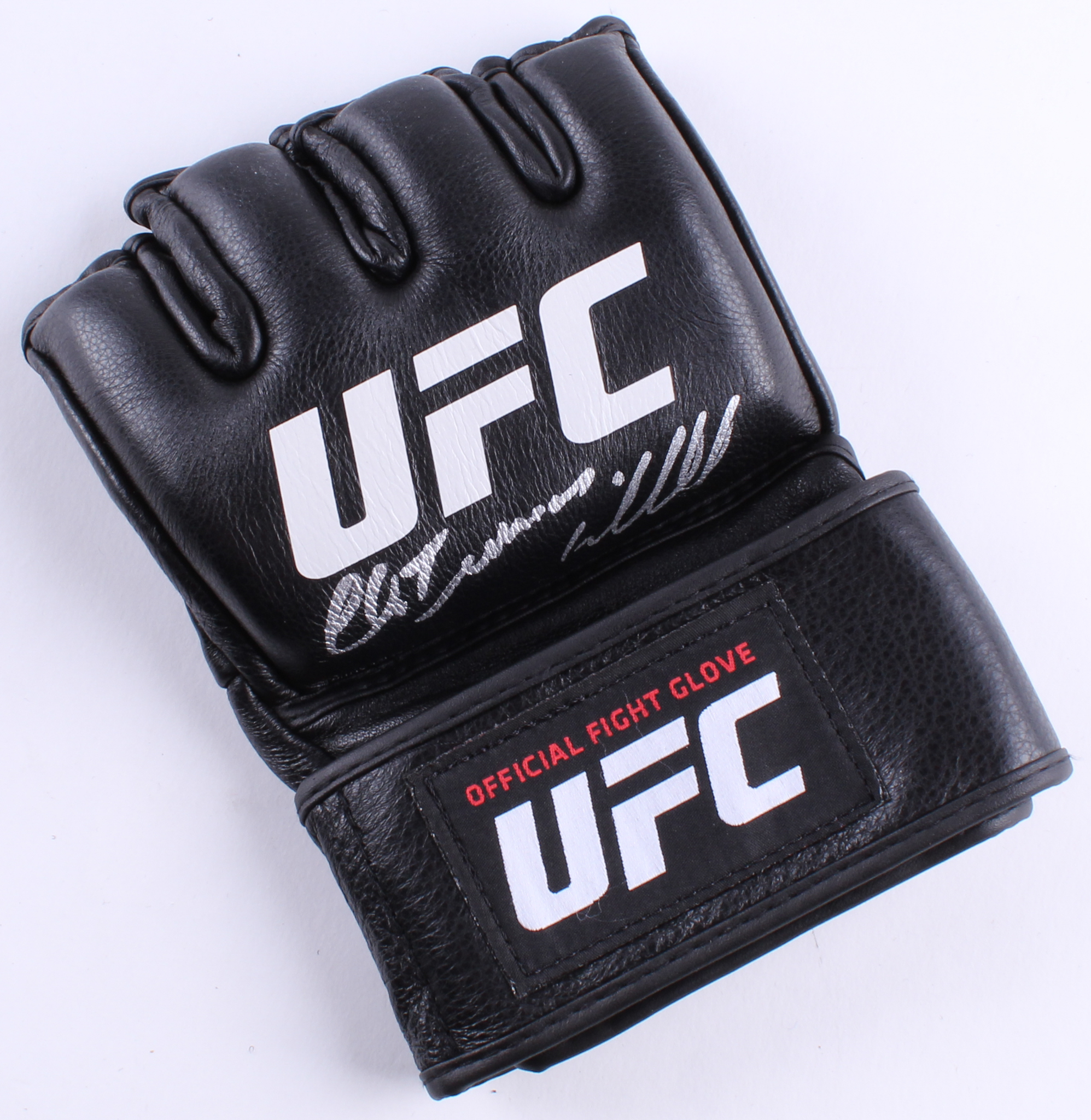 Chuck "Iceman" Liddell Signed UFC Glove (Beckett COA) at PristineAuction.com Chuck "Iceman" Liddell Signed UFC Glove (Beckett COA) at PristineAuction.com