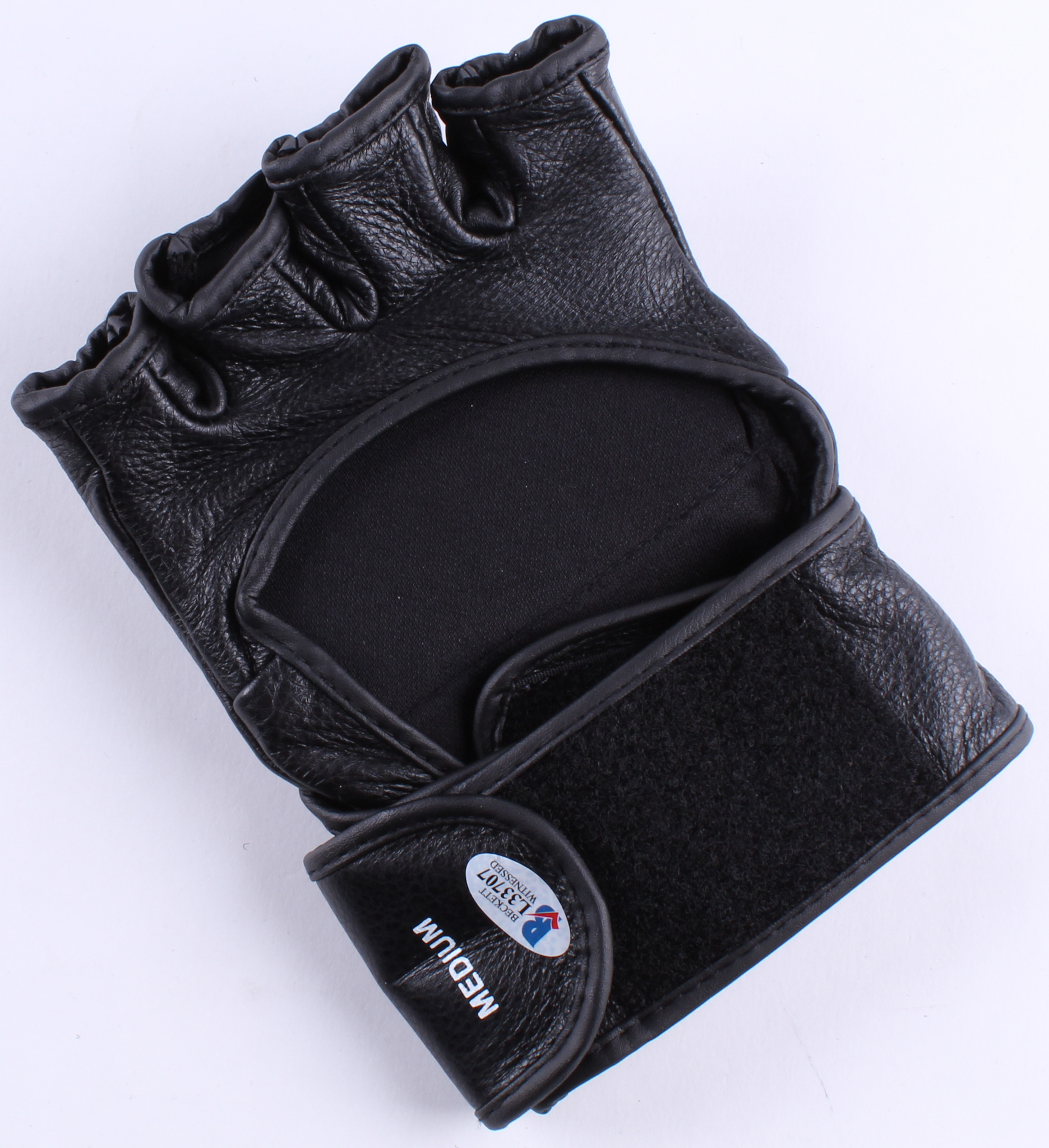 Chuck "Iceman" Liddell Signed UFC Glove (Beckett COA) at PristineAuction.com Chuck "Iceman" Liddell Signed UFC Glove (Beckett COA) at PristineAuction.com