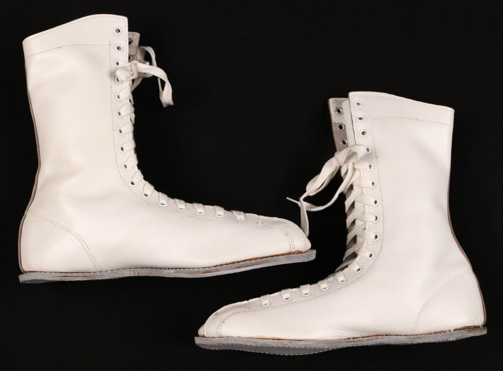 Muhammad Ali Signed Everlast Boxing Shoe (JSA LOA) at PristineAuction.com Muhammad Ali Signed Everlast Boxing Shoe (JSA LOA) at PristineAuction.com