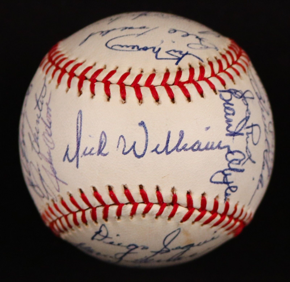 1972 Oakland A's ONL Baseball TeamSigned by (31) with Reggie Jackson, Jim "Catfish" Hunter