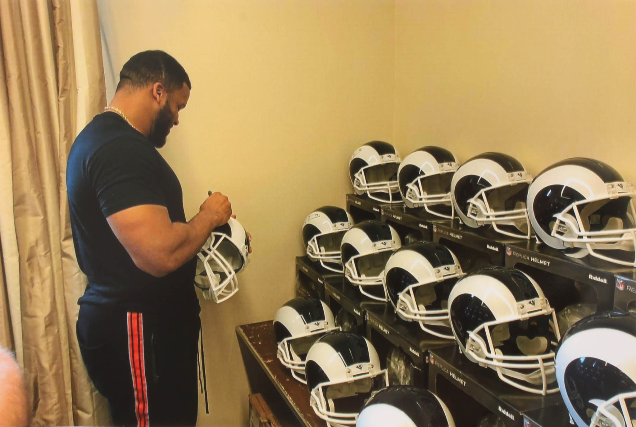 Aaron Donald Signed Rams Full-Size Speed Helmet (JSA COA) at PristineAuction.com Aaron Donald Signed Rams Full-Size Speed Helmet (JSA COA) at PristineAuction.com