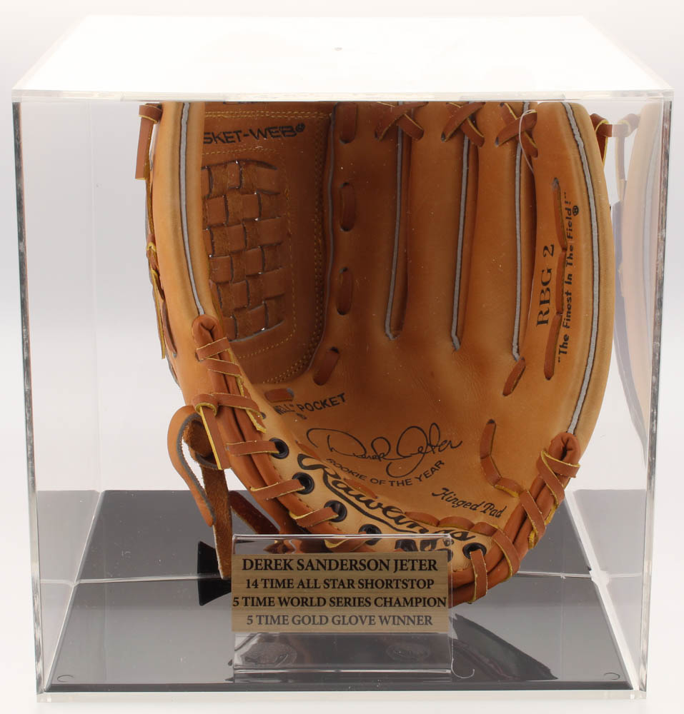 Derek Jeter Signed Rawlings Baseball Glove with Display Case (JSA LOA) at PristineAuction.com Derek Jeter Signed Rawlings Baseball Glove with Display Case (JSA LOA) at PristineAuction.com