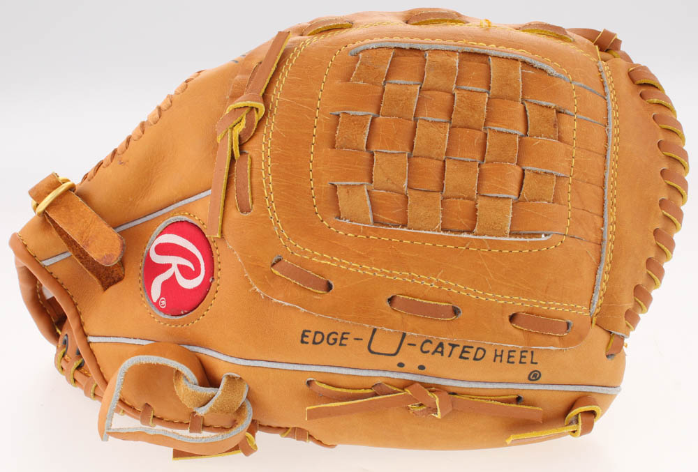 Derek Jeter Signed Rawlings Baseball Glove with Display Case (JSA LOA) at PristineAuction.com Derek Jeter Signed Rawlings Baseball Glove with Display Case (JSA LOA) at PristineAuction.com