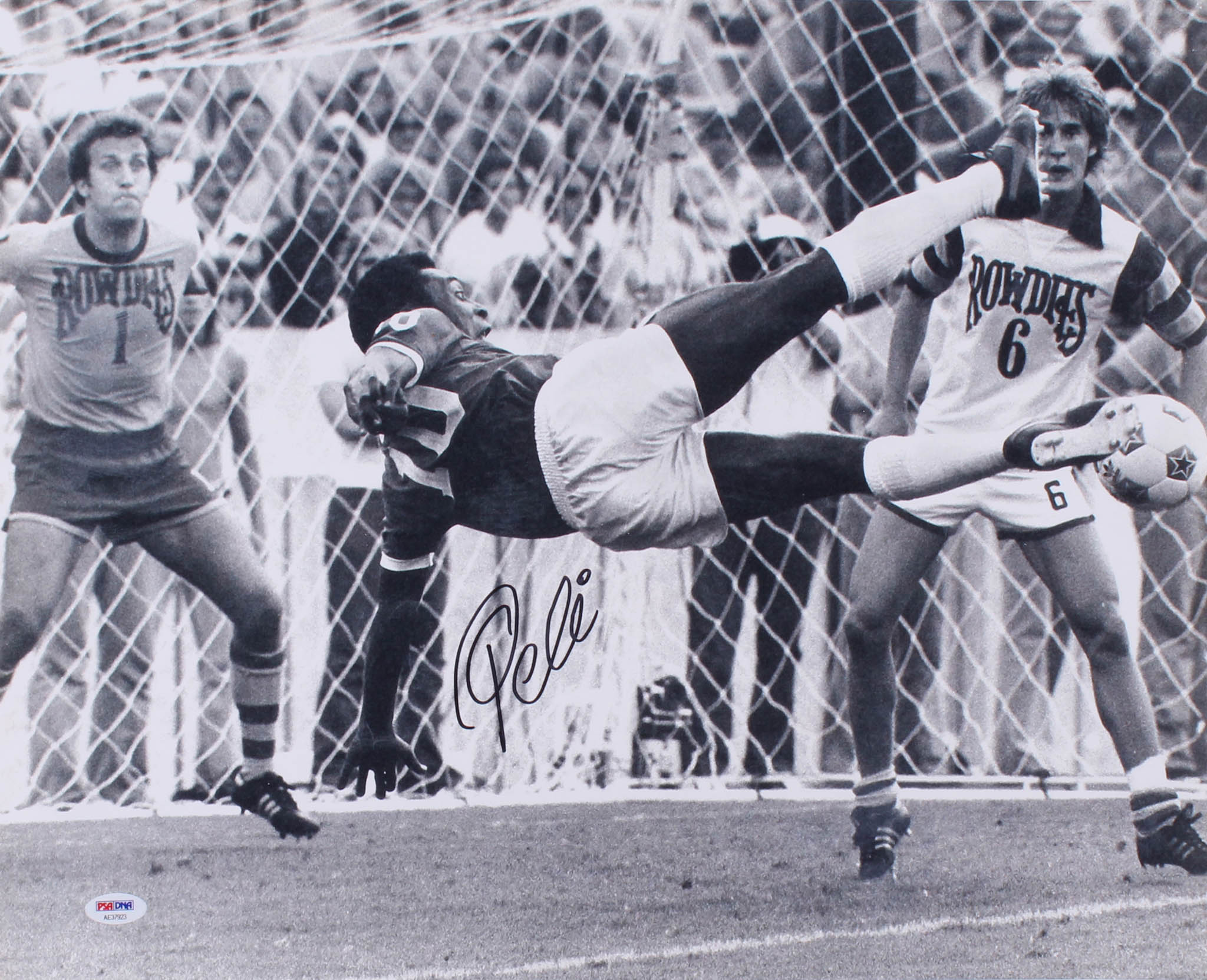 Pele Signed Brazil "Bicycle Kick" 16x20 Photo (PSA COA) at PristineAuction.com Pele Signed Brazil "Bicycle Kick" 16x20 Photo (PSA COA) at PristineAuction.com