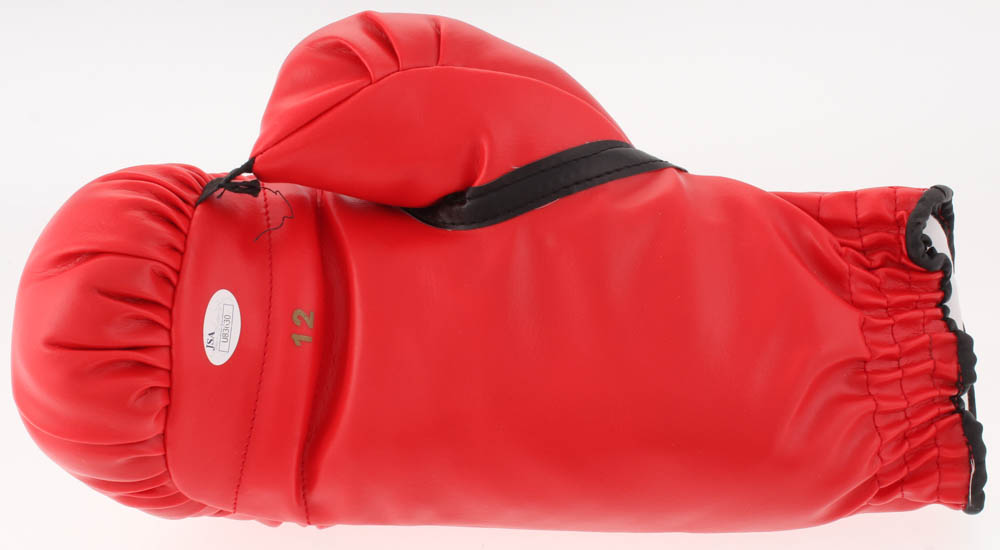 Laila Ali Signed Everlast Boxing Glove (JSA COA) at PristineAuction.com Laila Ali Signed Everlast Boxing Glove (JSA COA) at PristineAuction.com