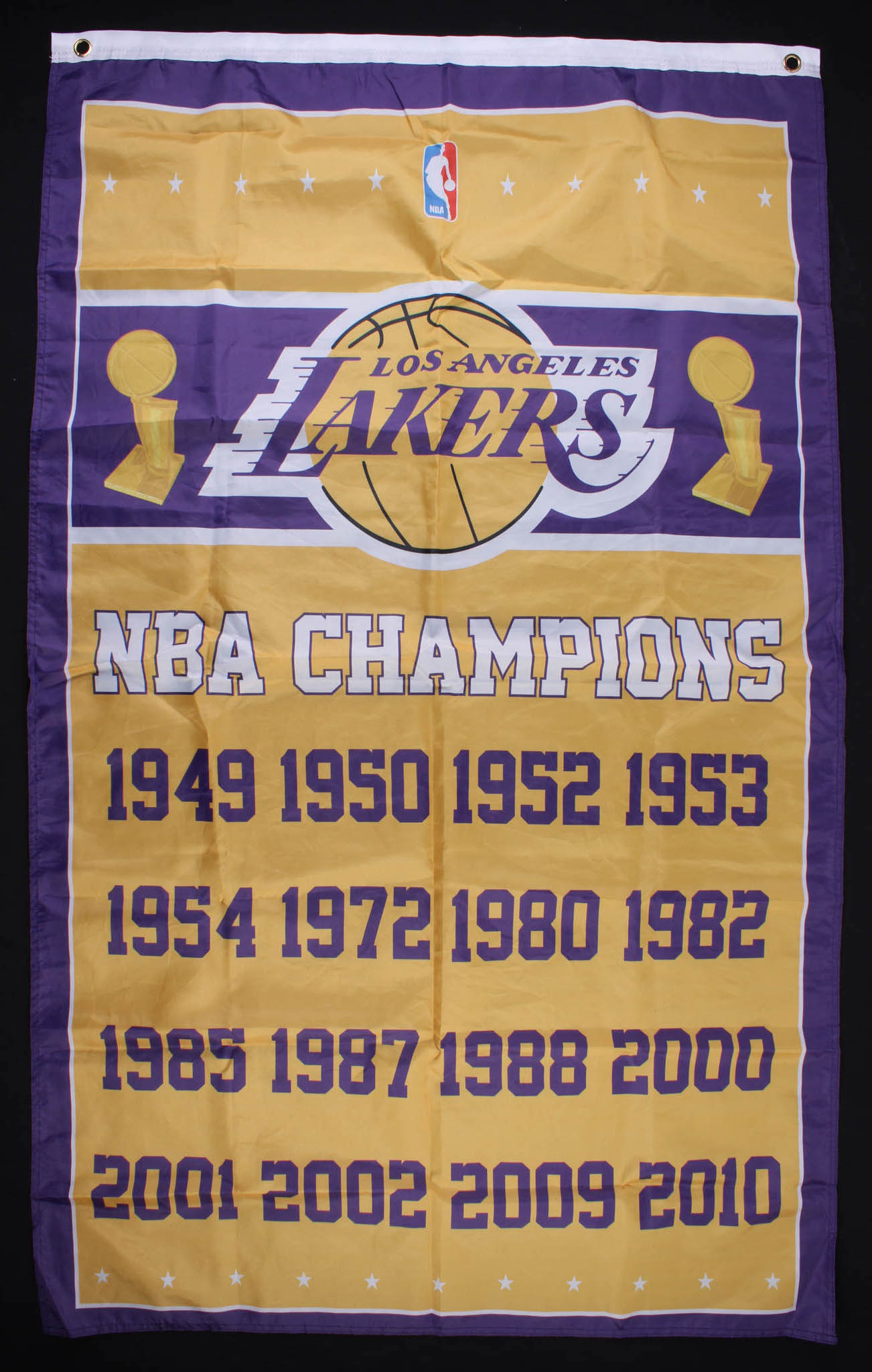 Los Angeles Lakers 33x58 NBA Champions Banner at PristineAuction.com Los Angeles Lakers 33x58 NBA Champions Banner at PristineAuction.com