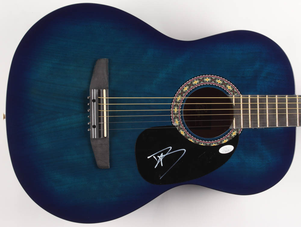 Dave Grohl Signed 38" Rogue Acoustic Guitar (JSA COA) at PristineAuction.com Dave Grohl Signed 38" Rogue Acoustic Guitar (JSA COA) at PristineAuction.com