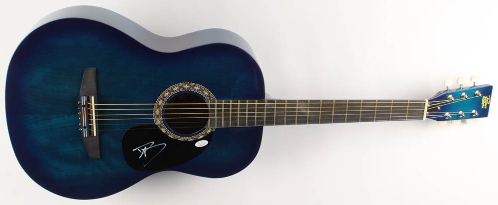 Dave Grohl Signed 38" Rogue Acoustic Guitar (JSA COA) at PristineAuction.com Dave Grohl Signed 38" Rogue Acoustic Guitar (JSA COA) at PristineAuction.com