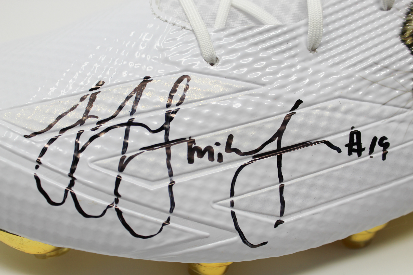 JuJu Smith-Schuster Signed Adidas Cheetah Low Top Cleat (JSA COA) at PristineAuction.com JuJu Smith-Schuster Signed Adidas Cheetah Low Top Cleat (JSA COA) at PristineAuction.com