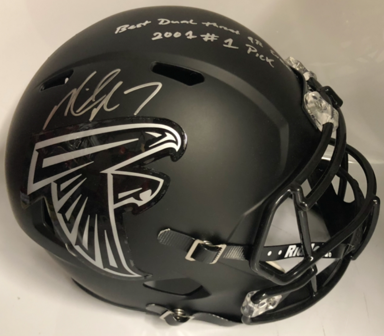 Michael Vick Signed Atlanta Falcons Full-Size Speed Helmet Inscribed "Best Dual Threat QB Ever" & "2001 #1 Pick" (PSA COA) at PristineAuction.com Michael Vick Signed Atlanta Falcons Full-Size Speed Helmet Inscribed "Best Dual Threat QB Ever" & "2001 #1 Pick" (PSA COA) at PristineAuction.com