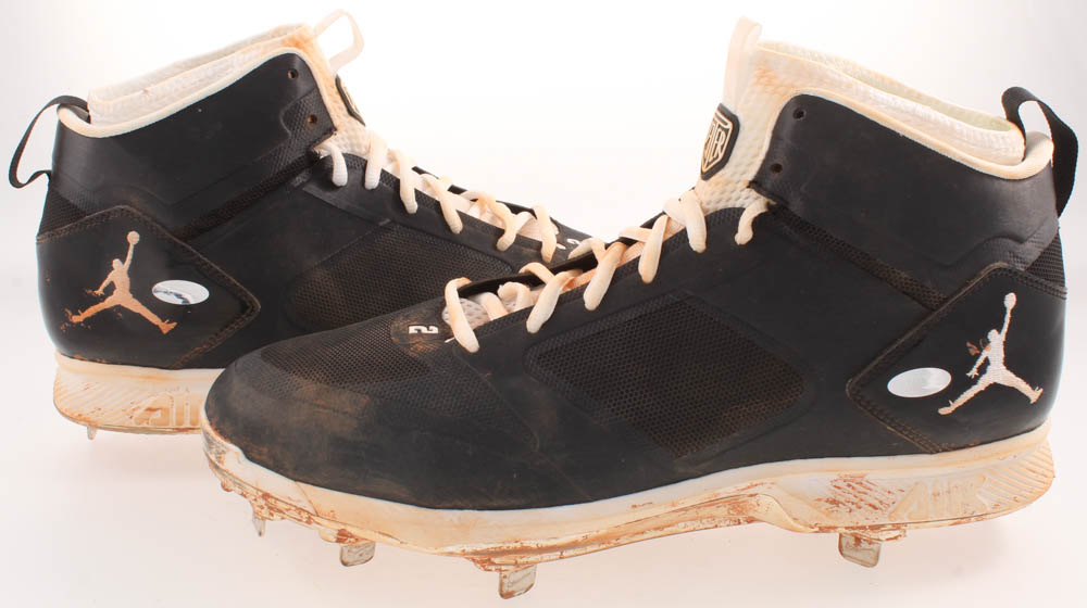 Pair of (2) Derek Jeter Game Used 2014 Final Season Jordan Air Baseball Cleats (Steiner COA) at PristineAuction.com Pair of (2) Derek Jeter Game Used 2014 Final Season Jordan Air Baseball Cleats (Steiner COA) at PristineAuction.com