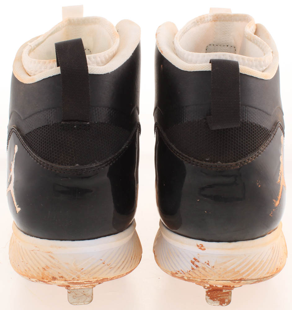 Pair of (2) Derek Jeter Game Used 2014 Final Season Jordan Air Baseball Cleats (Steiner COA) at PristineAuction.com Pair of (2) Derek Jeter Game Used 2014 Final Season Jordan Air Baseball Cleats (Steiner COA) at PristineAuction.com