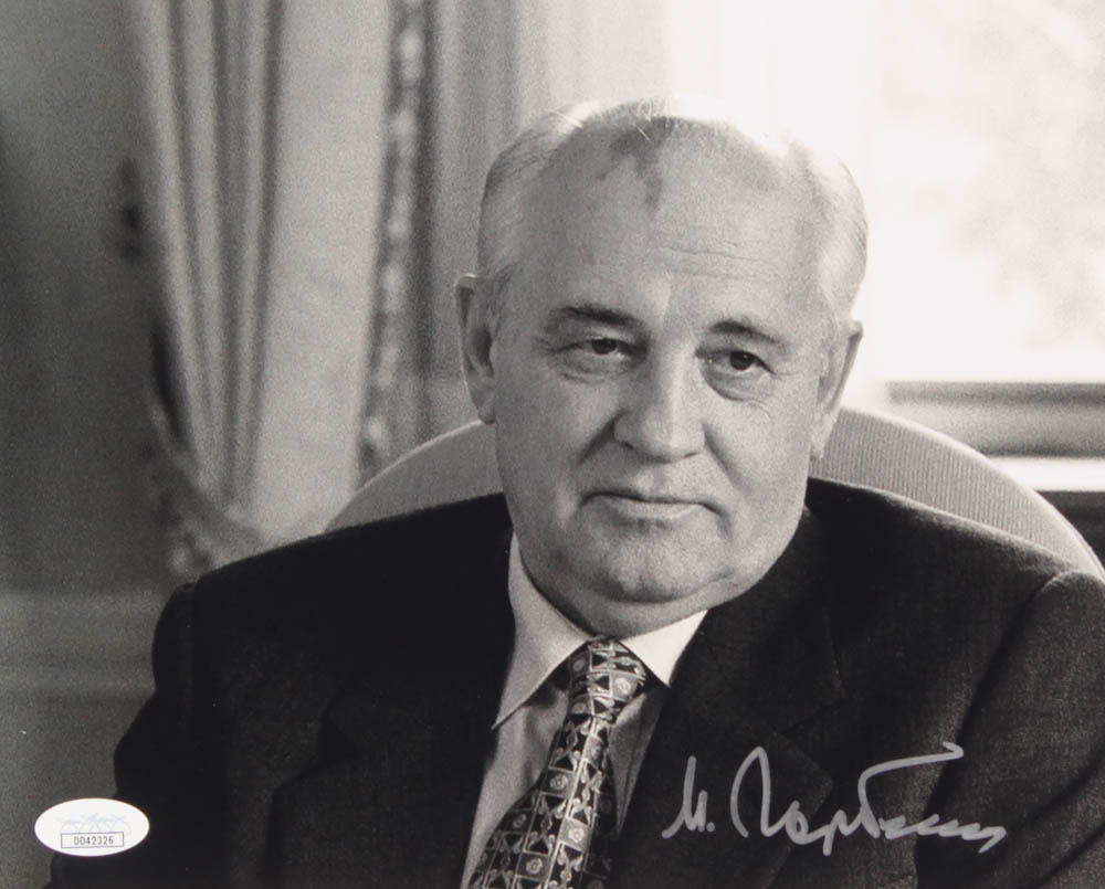 Mikhail Gorbachev Signed 8x10 Photo (JSA COA) at PristineAuction.com Mikhail Gorbachev Signed 8x10 Photo (JSA COA) at PristineAuction.com