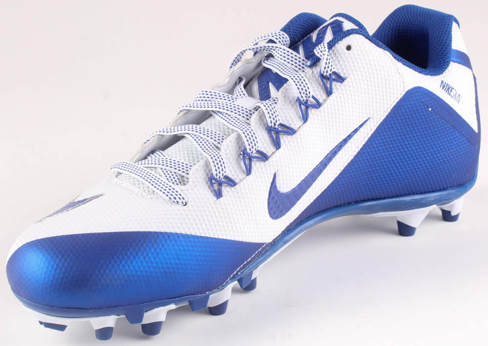 Amari Cooper Signed Team-Issued Nike Alpha Football Cleat (Beckett COA) at PristineAuction.com Amari Cooper Signed Team-Issued Nike Alpha Football Cleat (Beckett COA) at PristineAuction.com