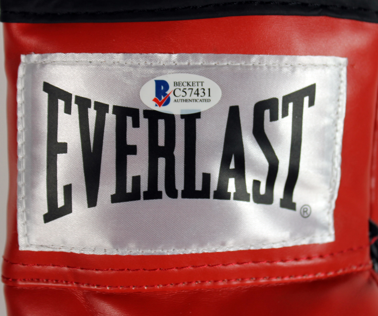 Ice Cube Signed Everlast Boxing Glove (Beckett COA) at PristineAuction.com Ice Cube Signed Everlast Boxing Glove (Beckett COA) at PristineAuction.com