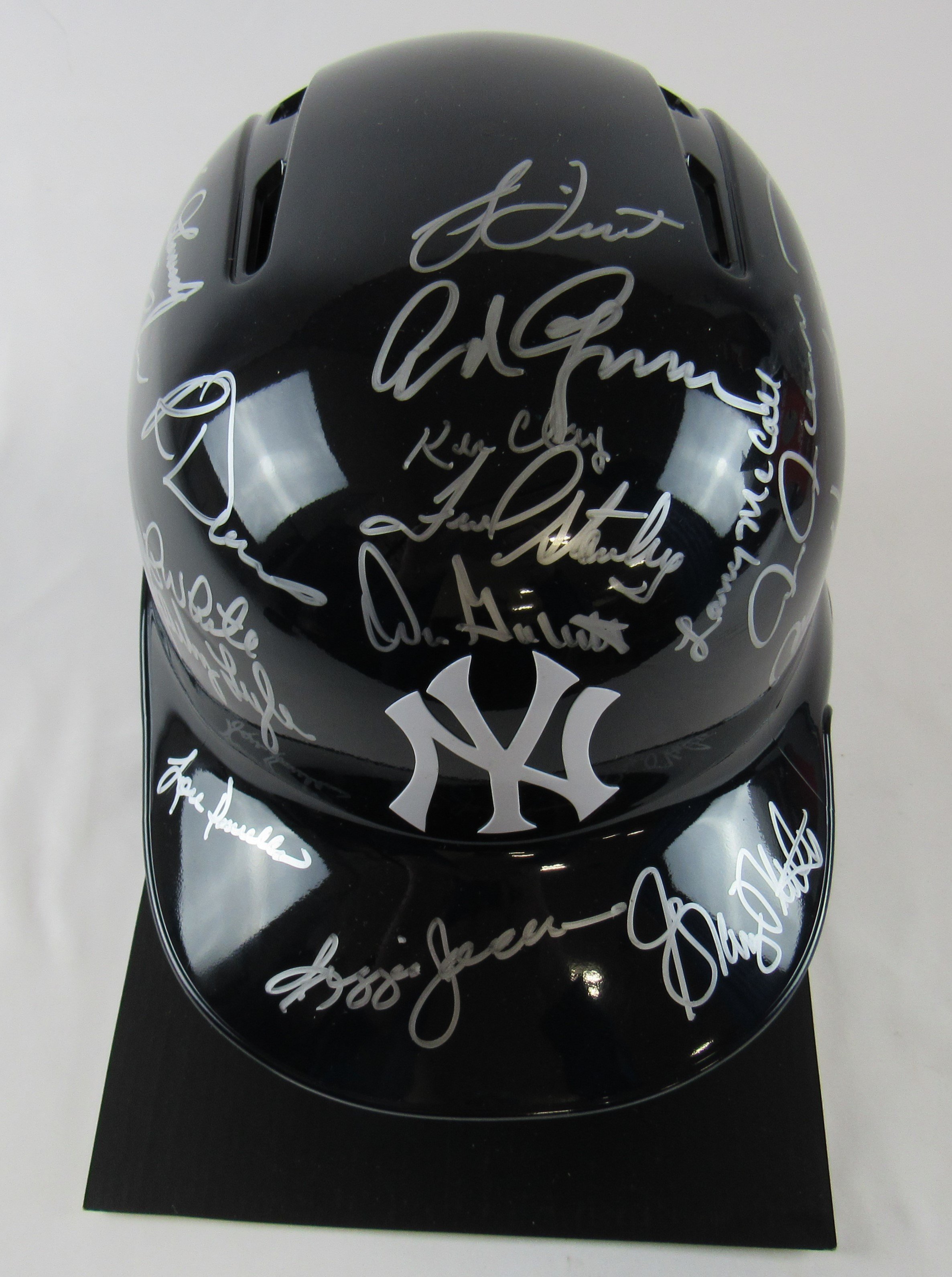 1978 New York Yankees Full-Size Batting Helmet Team-Signed by (21) with Reggie Jackson, Goose Gossage, Roy White, Ron Davis (JSA Hologram) at PristineAuction.com 1978 New York Yankees Full-Size Batting Helmet Team-Signed by (21) with Reggie Jackson, Goose Gossage, Roy White, Ron Davis (JSA Hologram) at PristineAuction.com