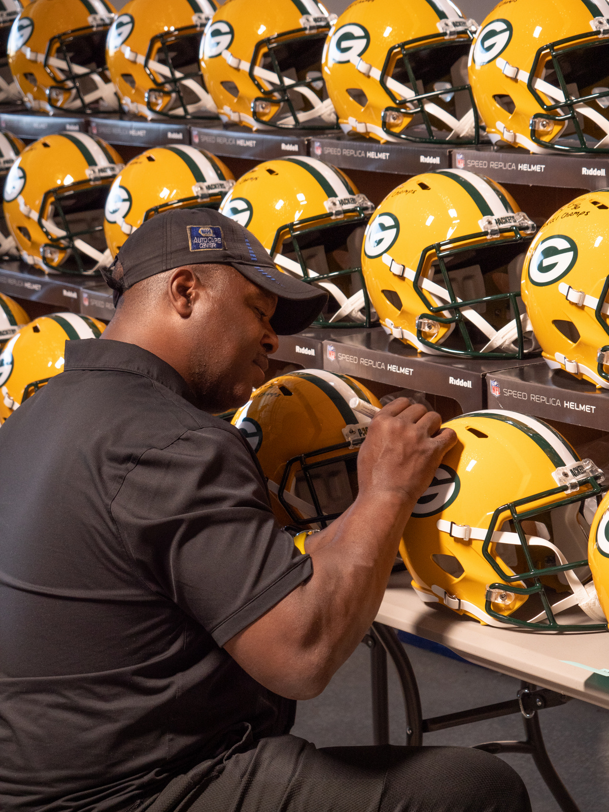 LeRoy Butler Signed Green Bay Packers Full-Size Speed Helmet Inscribed "SB XXXI Champs" (PA COA) at PristineAuction.com LeRoy Butler Signed Green Bay Packers Full-Size Speed Helmet Inscribed "SB XXXI Champs" (PA COA) at PristineAuction.com
