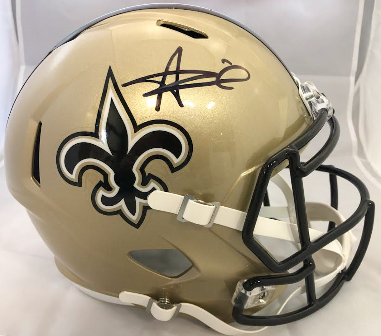 Alvin Kamara Signed New Orleans Saints Full-Size Speed Helmet (JSA COA) at PristineAuction.com Alvin Kamara Signed New Orleans Saints Full-Size Speed Helmet (JSA COA) at PristineAuction.com