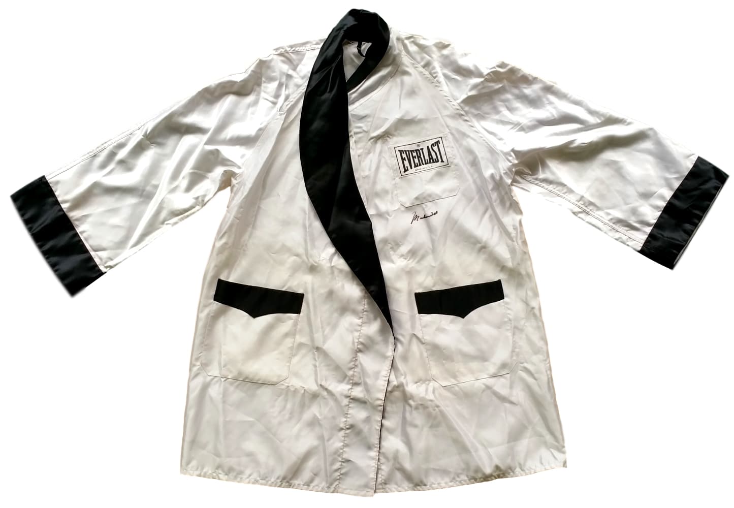 Muhammad Ali Signed Everlast Boxing Robe (JSA ALOA) at PristineAuction.com Muhammad Ali Signed Everlast Boxing Robe (JSA ALOA) at PristineAuction.com