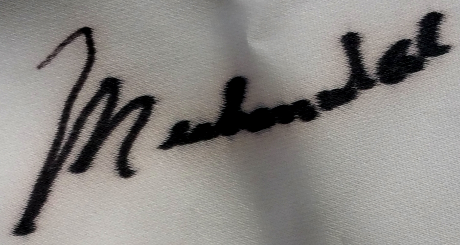 Muhammad Ali Signed Everlast Boxing Robe (JSA ALOA) at PristineAuction.com Muhammad Ali Signed Everlast Boxing Robe (JSA ALOA) at PristineAuction.com