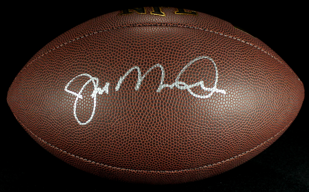 Joe Montana Signed Football (Gridiron Authentics COA) at PristineAuction.com Joe Montana Signed Football (Gridiron Authentics COA) at PristineAuction.com