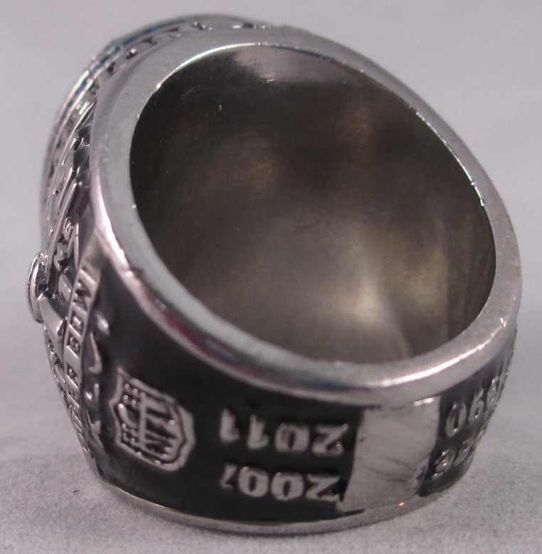 Eli Manning New York Giants High Quality Replica 2011 Super Bowl Ring at PristineAuction.com Eli Manning New York Giants High Quality Replica 2011 Super Bowl Ring at PristineAuction.com
