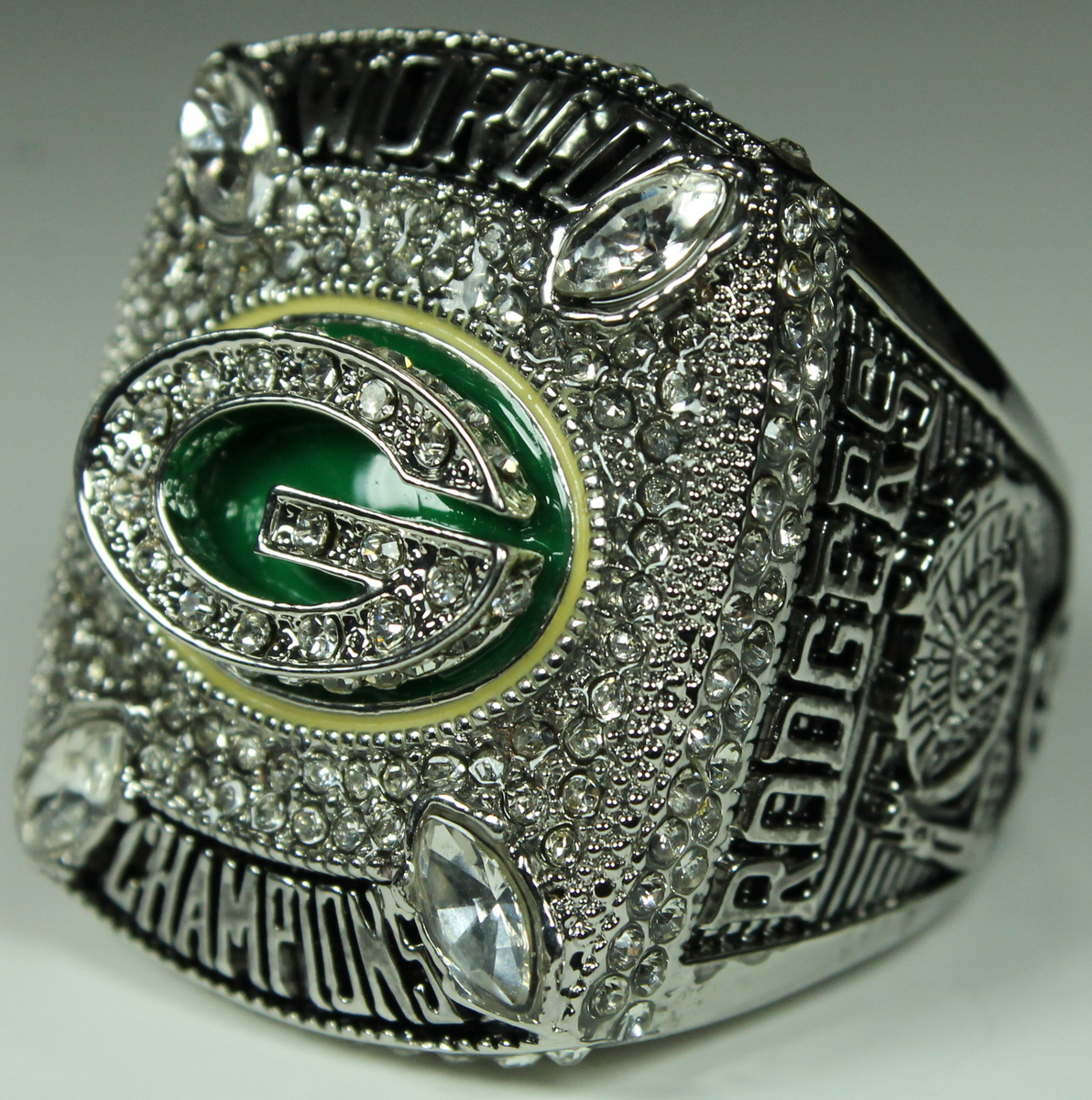 Aaron Rodgers Packers High Quality Replica 2010 Super Bowl Ring at PristineAuction.com Aaron Rodgers Packers High Quality Replica 2010 Super Bowl Ring at PristineAuction.com