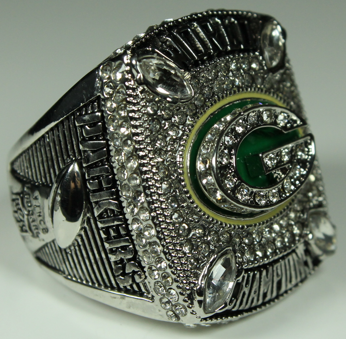Aaron Rodgers Packers High Quality Replica 2010 Super Bowl Ring at PristineAuction.com Aaron Rodgers Packers High Quality Replica 2010 Super Bowl Ring at PristineAuction.com