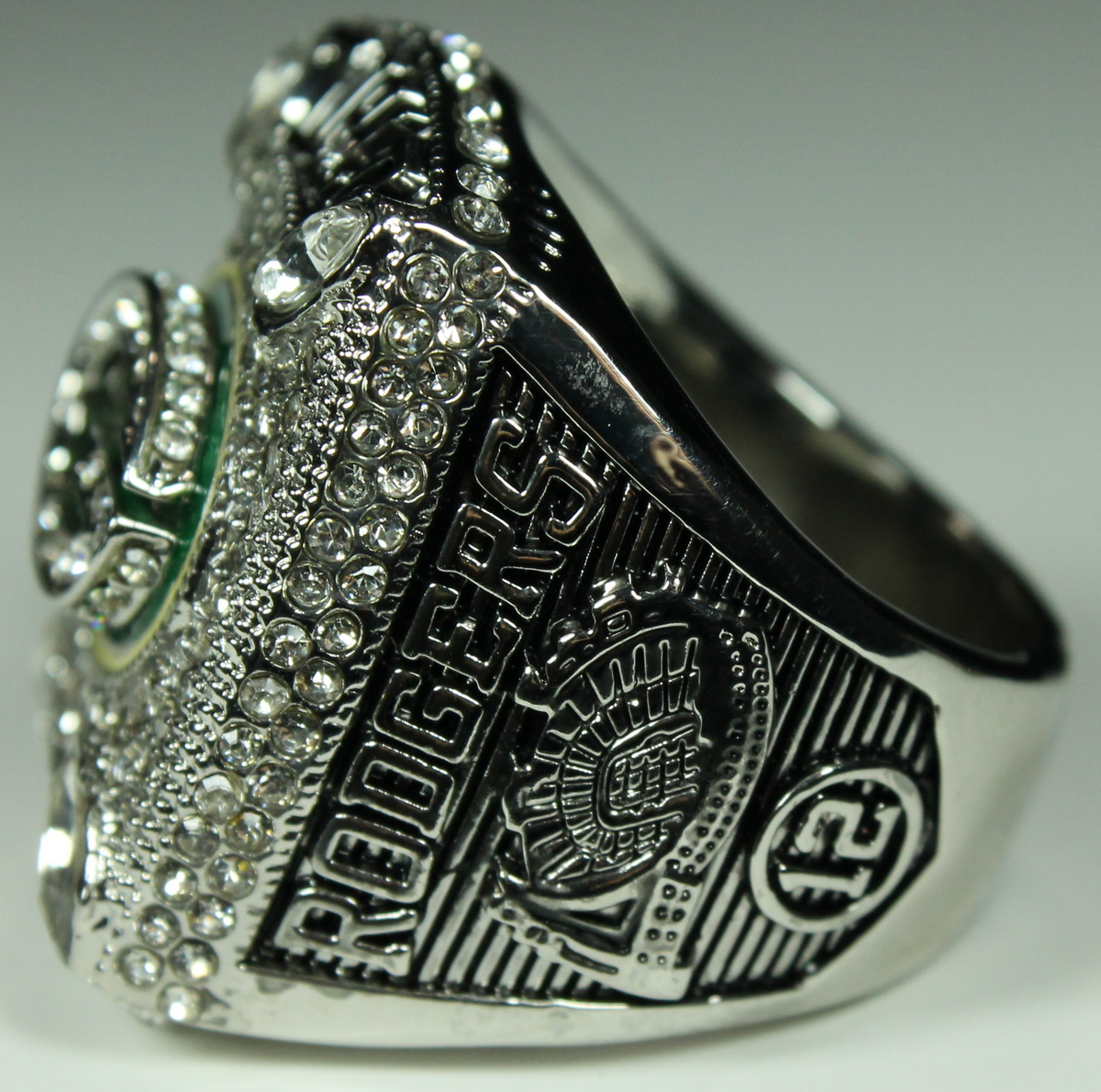 Aaron Rodgers Packers High Quality Replica 2010 Super Bowl Ring at PristineAuction.com Aaron Rodgers Packers High Quality Replica 2010 Super Bowl Ring at PristineAuction.com
