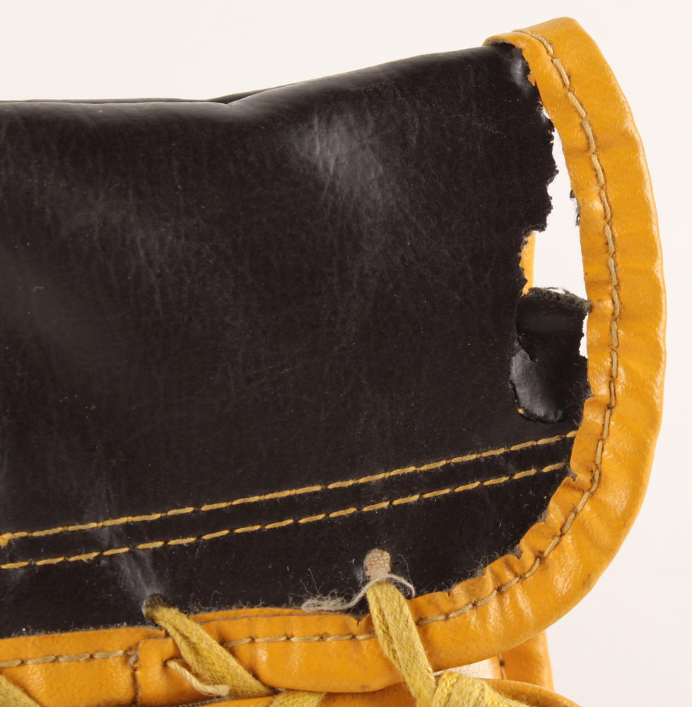 Mike Tyson Signed Vintage Leather Everlast Boxing Glove with Display Case (PSA COA) at PristineAuction.com Mike Tyson Signed Vintage Leather Everlast Boxing Glove with Display Case (PSA COA) at PristineAuction.com