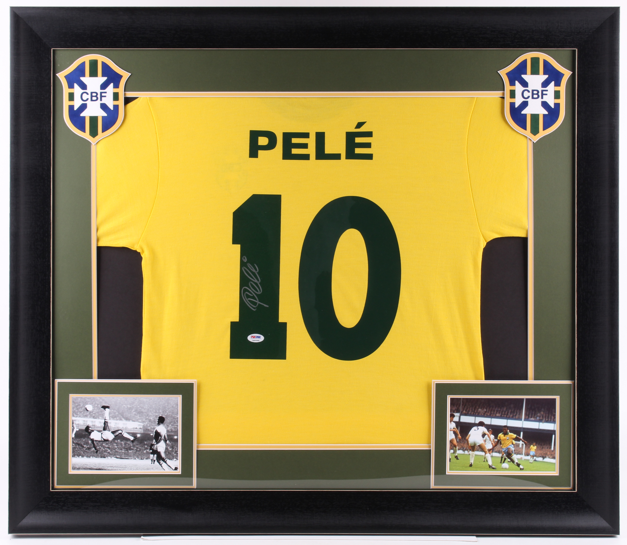 Pele Signed 31.5x36.5 Custom Framed Jersey (PSA COA) at PristineAuction.com Pele Signed 31.5x36.5 Custom Framed Jersey (PSA COA) at PristineAuction.com
