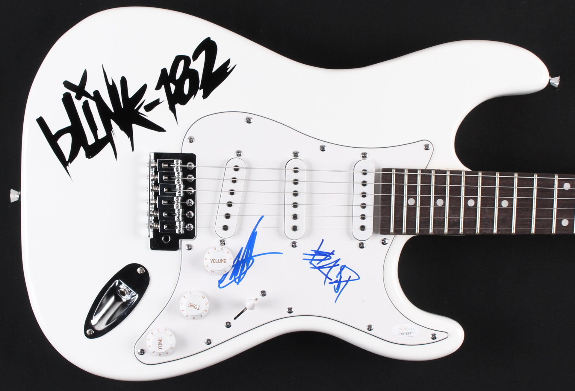 Travis Barker & Mark Hoppus Signed Blink-182 38.5" Electric Guitar (Beckett COA) at PristineAuction.com Travis Barker & Mark Hoppus Signed Blink-182 38.5" Electric Guitar (Beckett COA) at PristineAuction.com