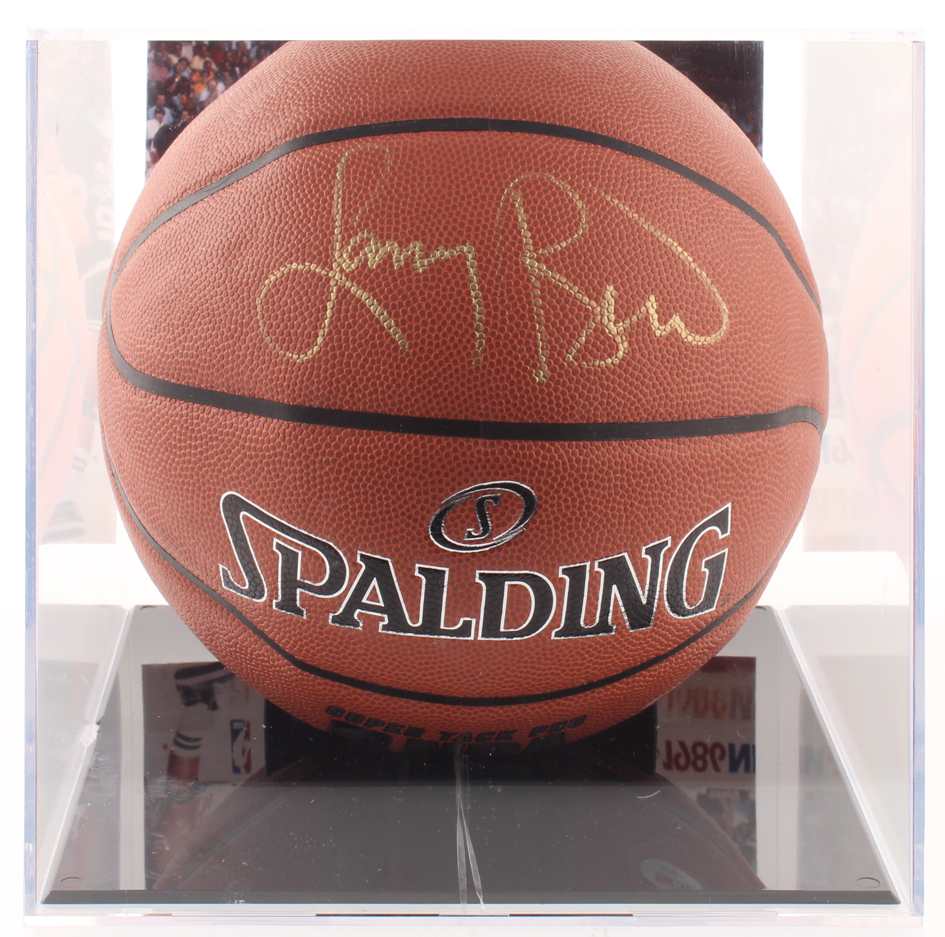 Larry Bird Signed NBA Basketball with Display Case (PSA COA) at PristineAuction.com Larry Bird Signed NBA Basketball with Display Case (PSA COA) at PristineAuction.com