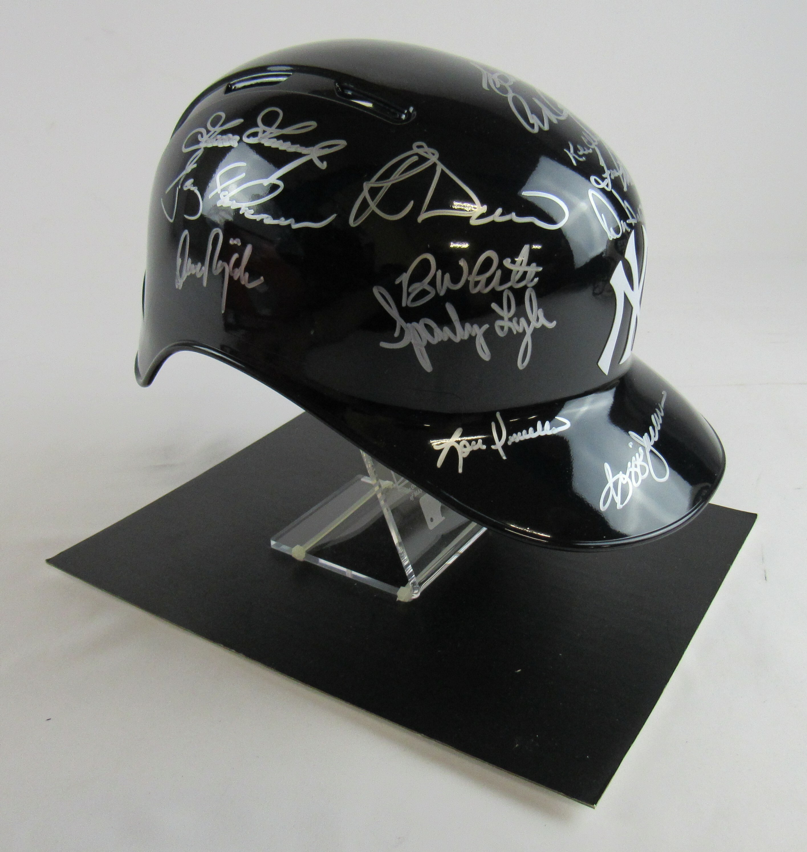 1978 Yankees Full-Size Batting Helmet Team-Signed by (21) with Dave Raisich, Ron Guidry, Reggie Jackson, Goose Gossage, Ron Davis (JSA Hologram) at PristineAuction.com 1978 Yankees Full-Size Batting Helmet Team-Signed by (21) with Dave Raisich, Ron Guidry, Reggie Jackson, Goose Gossage, Ron Davis (JSA Hologram) at PristineAuction.com