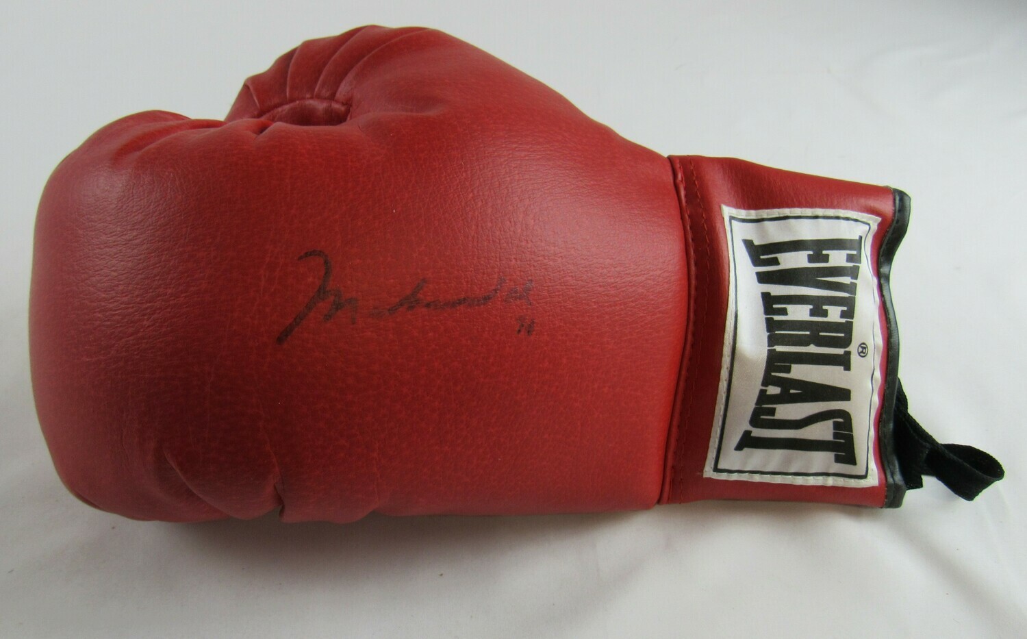 Muhammad Ali Signed Everlast Boxing Glove (JSA LOA) at PristineAuction.com Muhammad Ali Signed Everlast Boxing Glove (JSA LOA) at PristineAuction.com