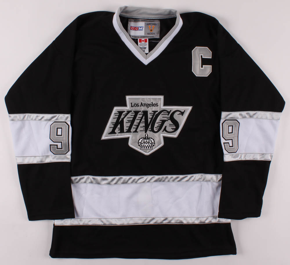 Wayne Gretzky Signed Los Angeles Kings Captains Jersey (PSA LOA) at PristineAuction.com Wayne Gretzky Signed Los Angeles Kings Captains Jersey (PSA LOA) at PristineAuction.com