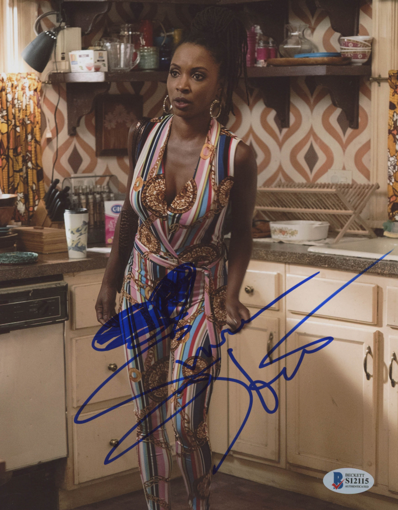 Shanola Hampton Signed "Shameless" 8x10 Photo (Beckett COA) Pristine