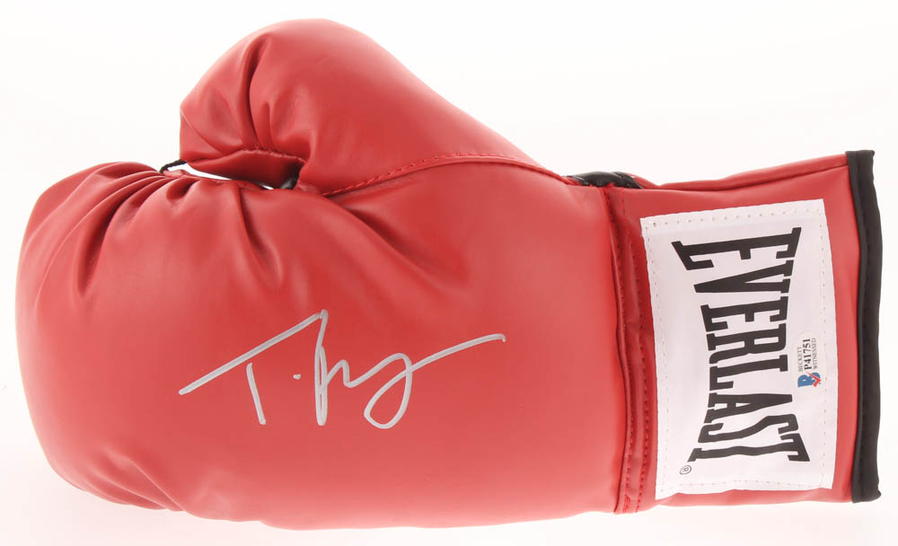 Tyson Fury Signed Everlast Boxing Glove (Beckett COA) at PristineAuction.com Tyson Fury Signed Everlast Boxing Glove (Beckett COA) at PristineAuction.com
