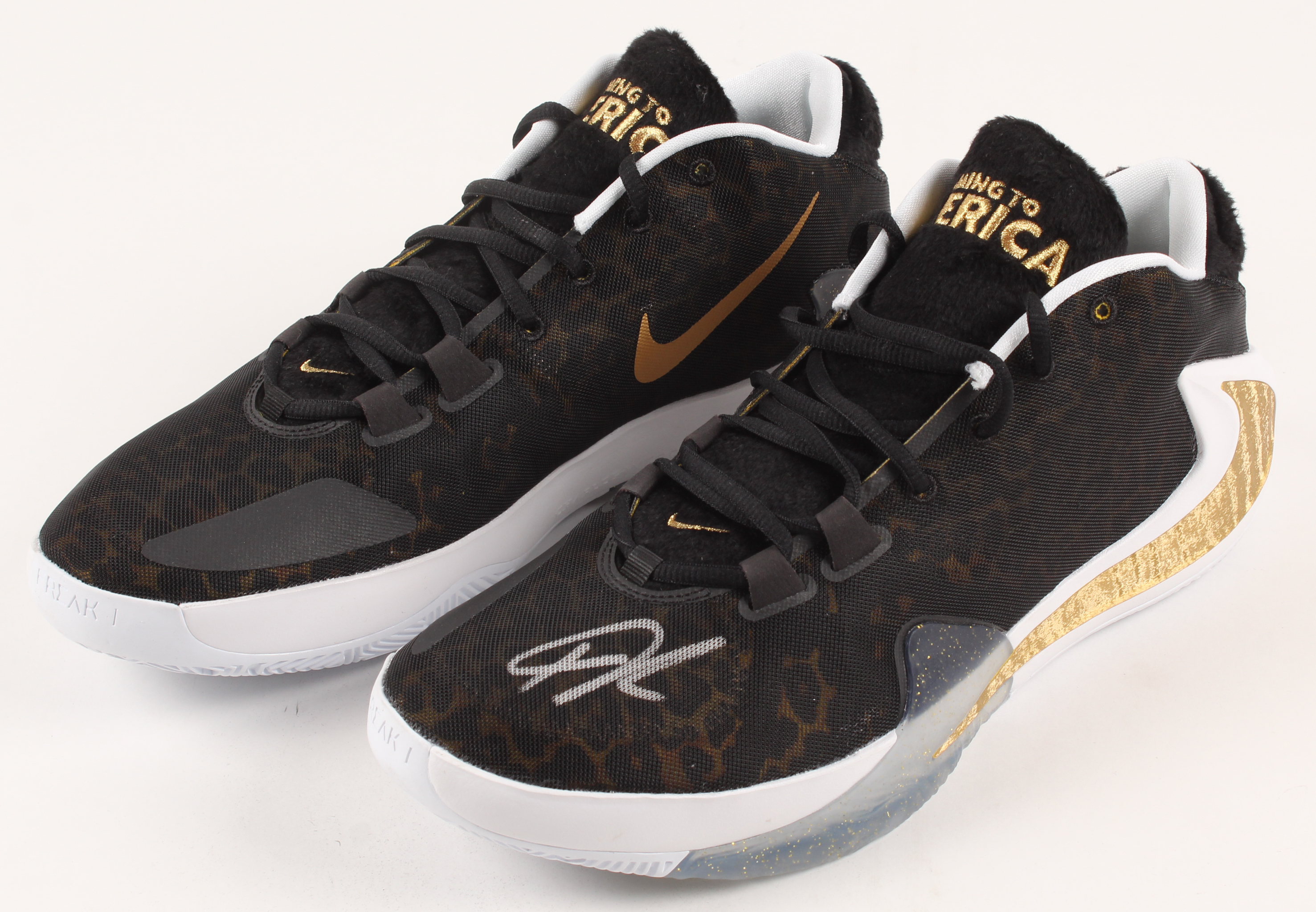 Giannis Antetokounmpo Signed Pair of (2) Nike Zoom Freak 1 Basketball Shoes (JSA COA) at PristineAuction.com Giannis Antetokounmpo Signed Pair of (2) Nike Zoom Freak 1 Basketball Shoes (JSA COA) at PristineAuction.com