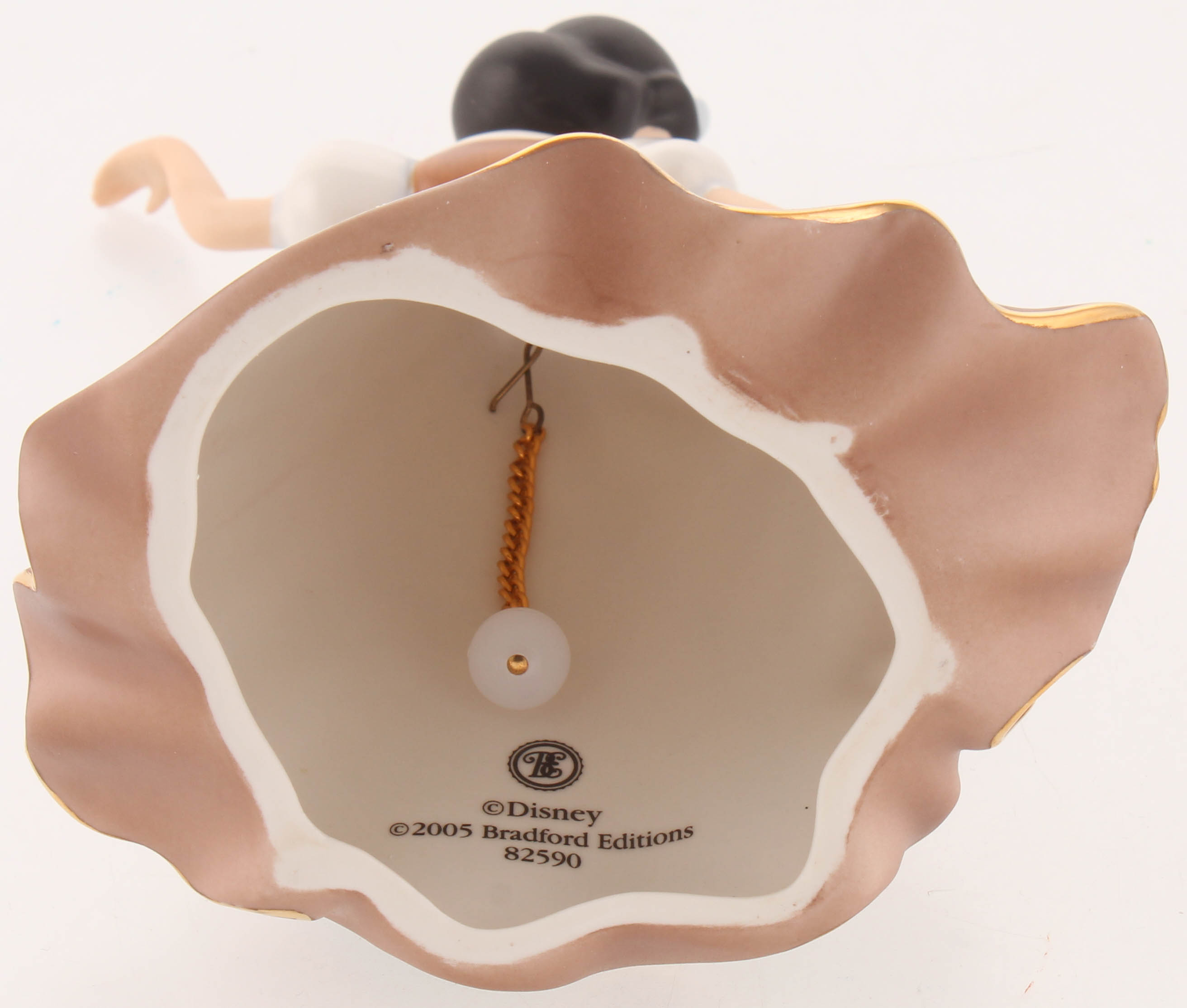 The Bradford Edition Disney's Dresses & Dreams LE "Snow White's Wish" Snow White Porcelain Figurine (Bradford COA) at PristineAuction.com The Bradford Edition Disney's Dresses & Dreams LE "Snow White's Wish" Snow White Porcelain Figurine (Bradford COA) at PristineAuction.com